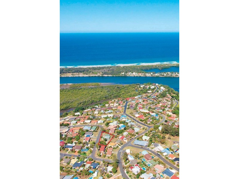 42 Walter Cres, Banora Point NSW 2486