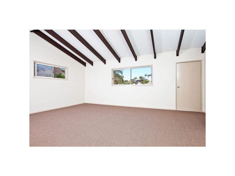 17 Crest Drive, Elanora QLD 4221