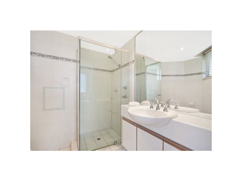 1/277 Golden Four Drive, Bilinga QLD 4225