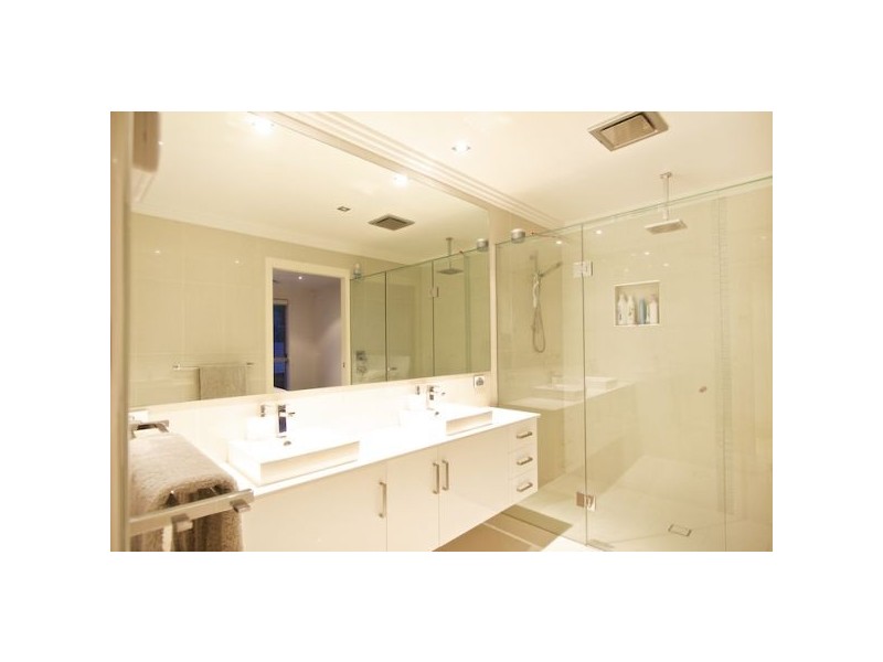 5 Buncrana Terrace, Banora Point NSW 2486