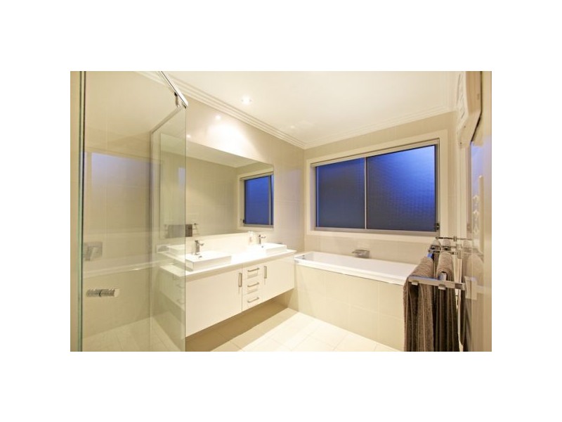 5 Buncrana Terrace, Banora Point NSW 2486