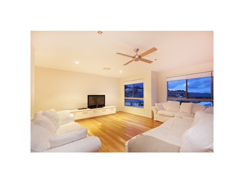 5 Buncrana Terrace, Banora Point NSW 2486