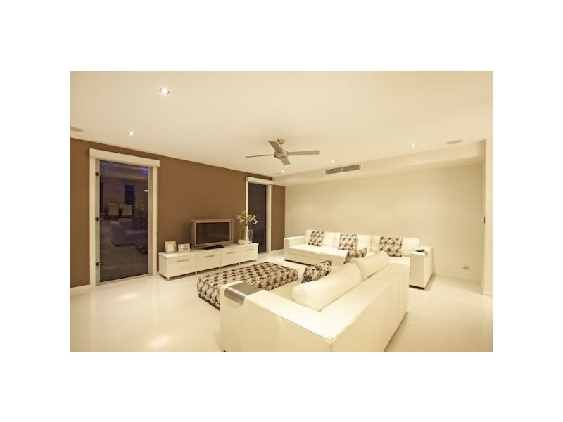 5 Buncrana Terrace, Banora Point NSW 2486