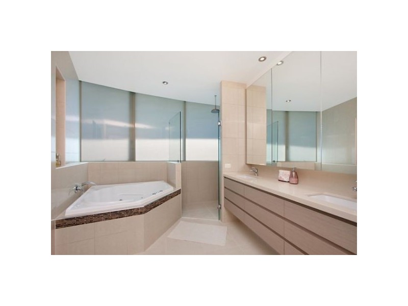 3/13 Eden Street, Rainbow Bay QLD 4225