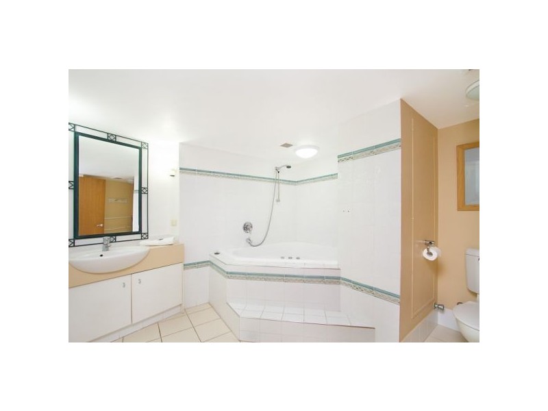 8/180 Marine Parade, Rainbow Bay QLD 4225