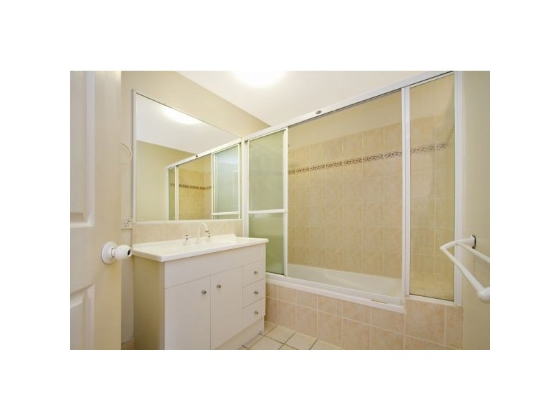 8/56 Coolangatta Road, Kirra QLD 4225