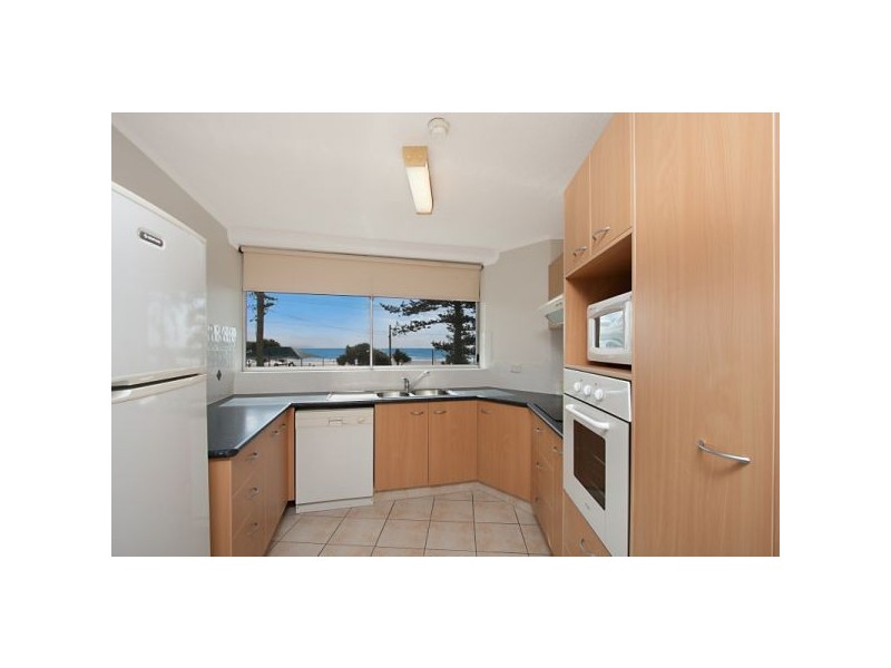 4 Rainbow Place 180 Marine Parade, Rainbow Bay QLD 4225