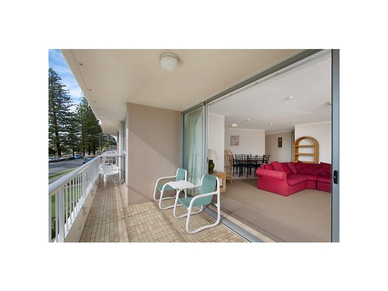 4 Rainbow Place 180 Marine Parade, Rainbow Bay QLD 4225