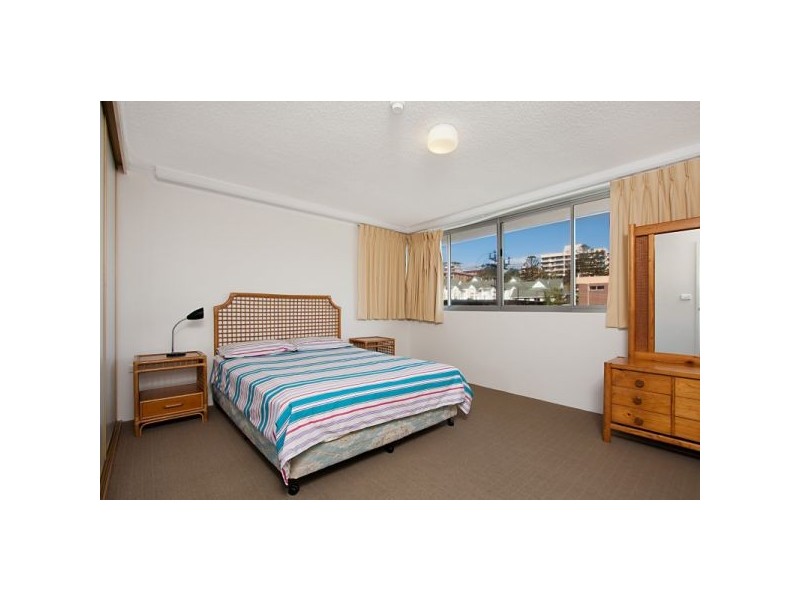 4 Rainbow Place 180 Marine Parade, Rainbow Bay QLD 4225