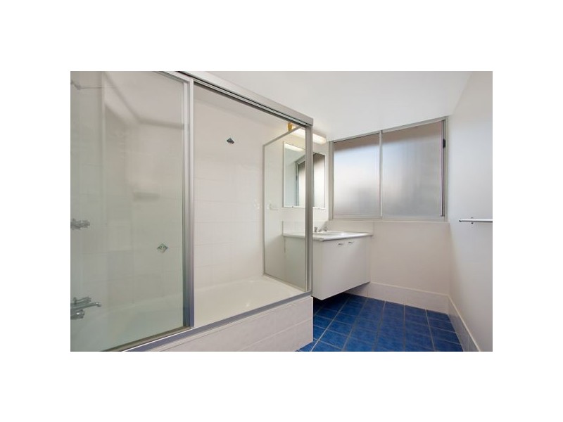 4 Rainbow Place 180 Marine Parade, Rainbow Bay QLD 4225