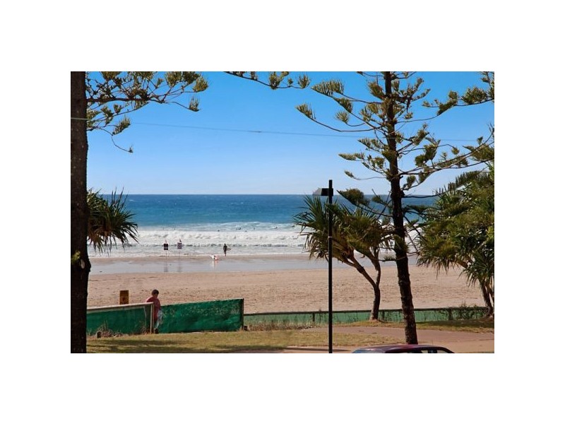 4 Rainbow Place 180 Marine Parade, Rainbow Bay QLD 4225