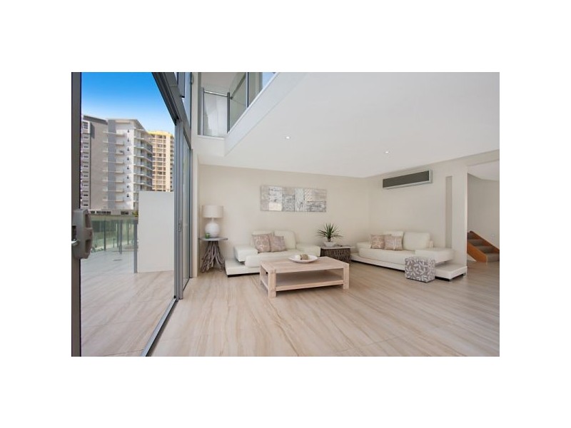 1/18 Eden Avenue, Rainbow Bay QLD 4225