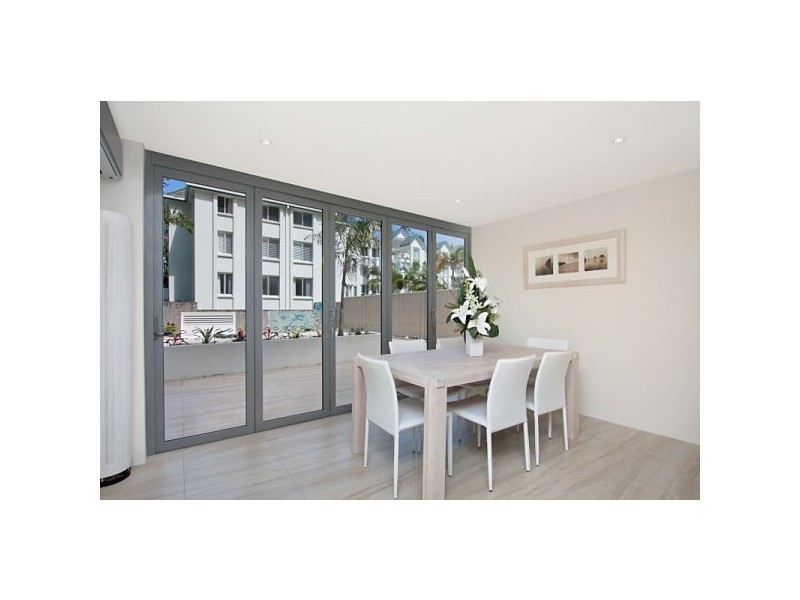 1/18 Eden Avenue, Rainbow Bay QLD 4225