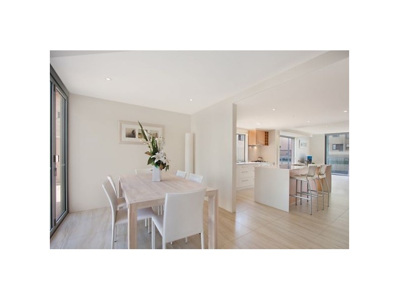 1/18 Eden Avenue, Rainbow Bay QLD 4225