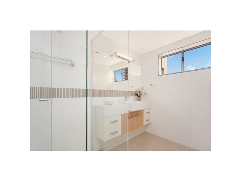 1/16-18 Eden Avenue, Rainbow Bay QLD 4225