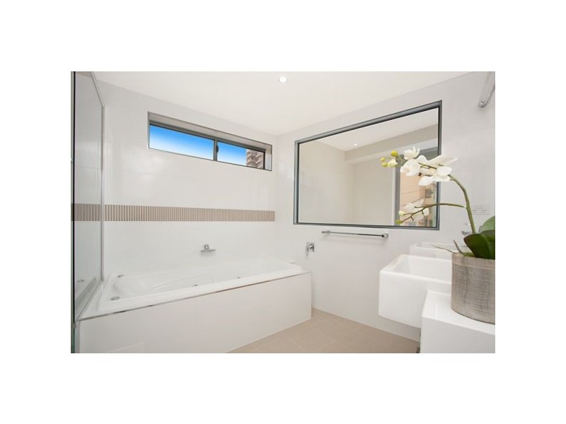 1/16-18 Eden Avenue, Rainbow Bay QLD 4225