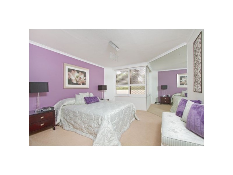 2C/3-9 Eden Street, Rainbow Bay QLD 4225