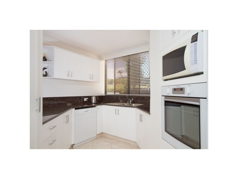 2C/3-9 Eden Street, Rainbow Bay QLD 4225