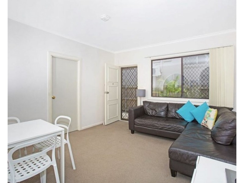 2/24 Eden Avenue, Coolangatta QLD 4225