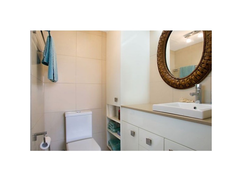 1b/166 Marine Parade, Rainbow Bay QLD 4225