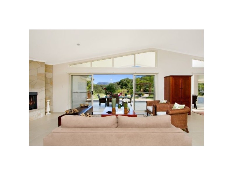 11 Thomas Waters Road, Tallebudgera Valley QLD 4228