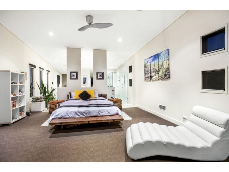 50 Stapylton Street, Coolangatta QLD 4225