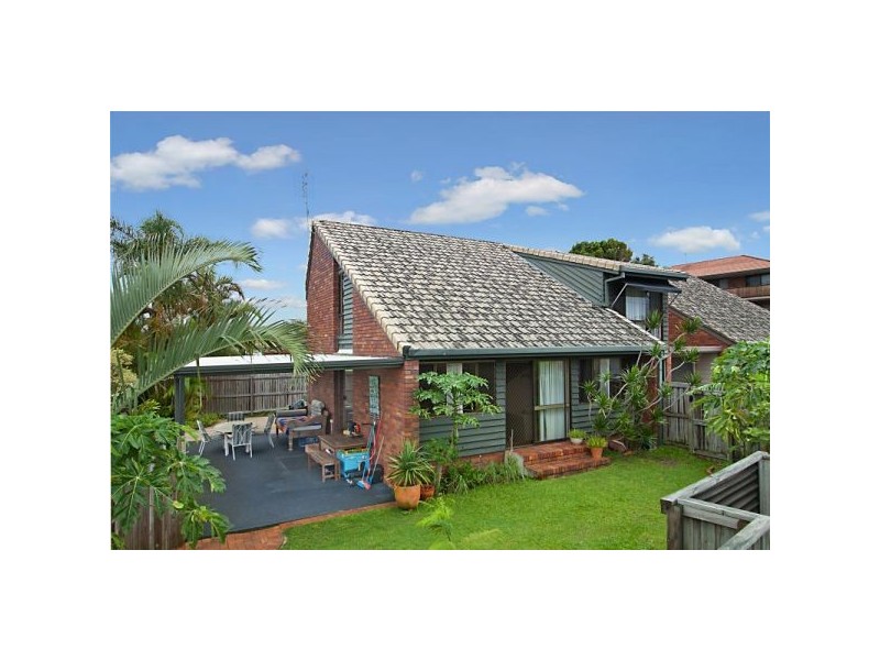 2/2 Blue Waters Cres, Tweed Heads West NSW 2485