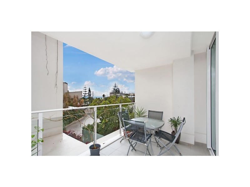 001 Kirra Surf Apartments 2 Creek Street, Kirra QLD 4225