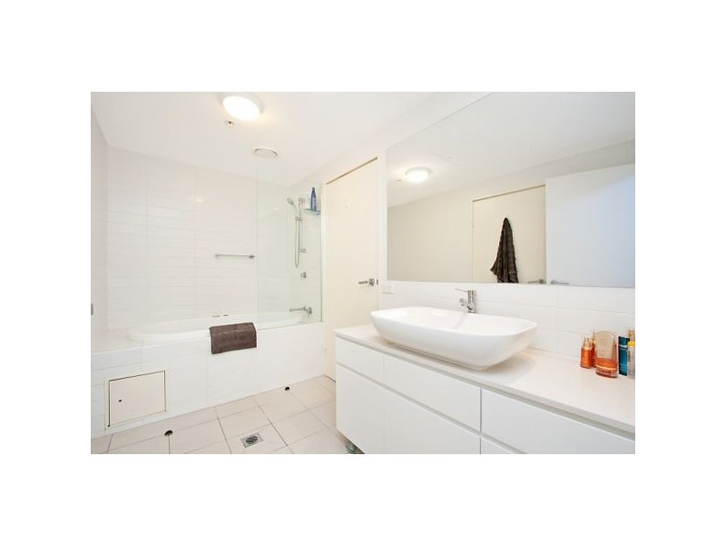 001 Kirra Surf Apartments 2 Creek Street, Kirra QLD 4225