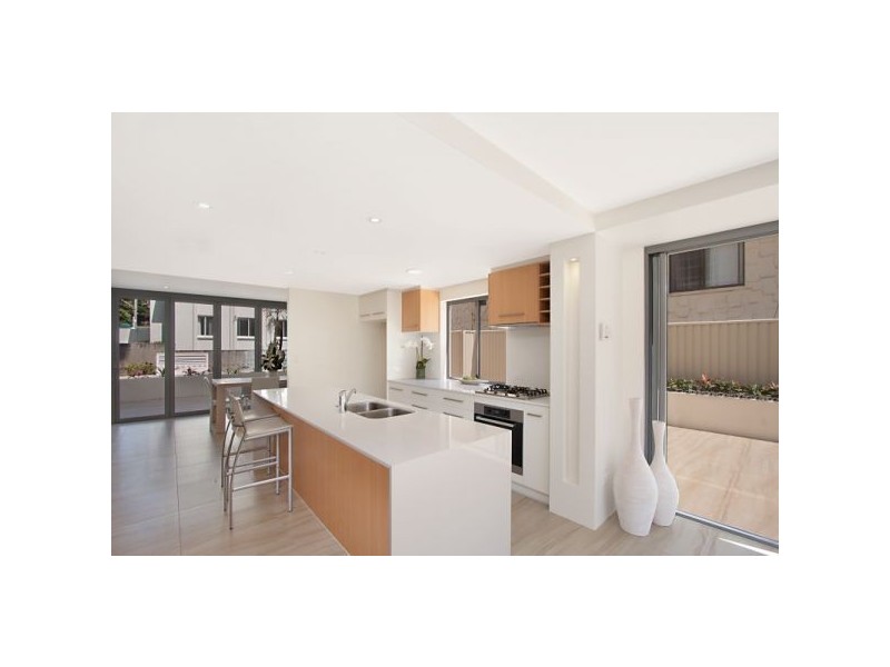 2/18 Eden Avenue, Rainbow Bay QLD 4225