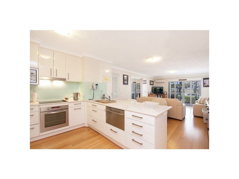 1/205 Boundary Street, Rainbow Bay QLD 4225