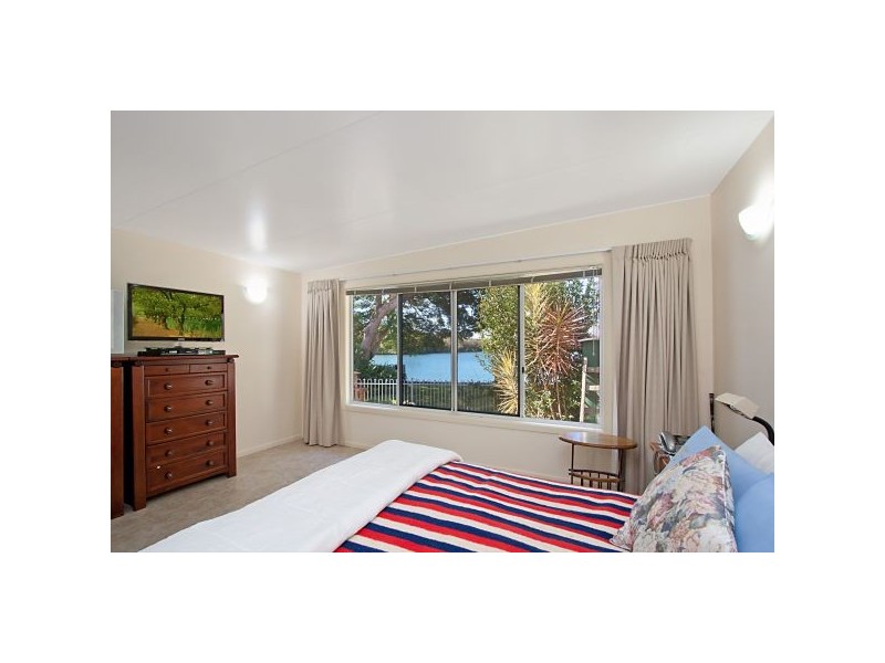 15 Sunset Boulevarde, Tweed Heads West NSW 2485