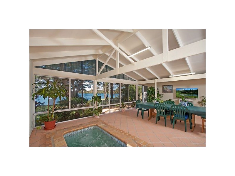 15 Sunset Boulevarde, Tweed Heads West NSW 2485