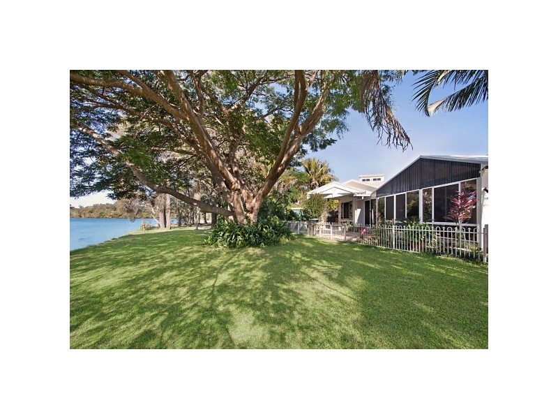 15 Sunset Boulevarde, Tweed Heads West NSW 2485