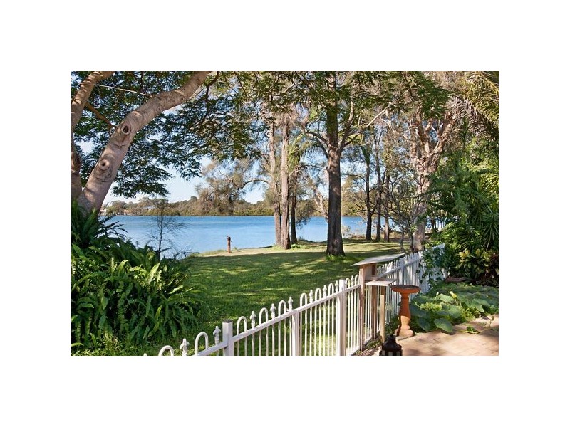 15 Sunset Boulevarde, Tweed Heads West NSW 2485