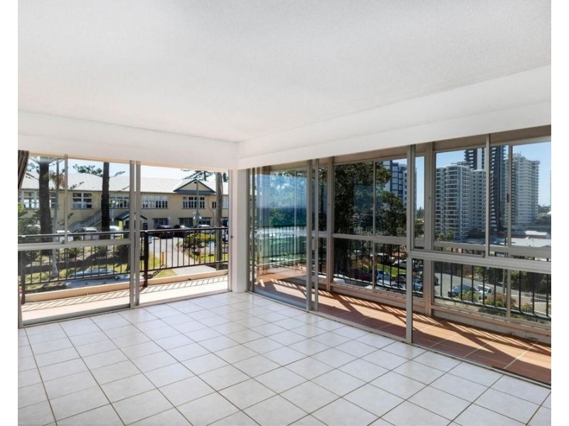 3/32 Powell Crecent, Coolangatta QLD 4225