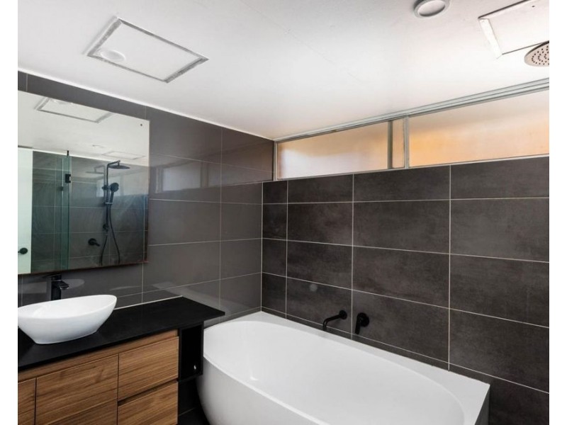 3/32 Powell Crecent, Coolangatta QLD 4225