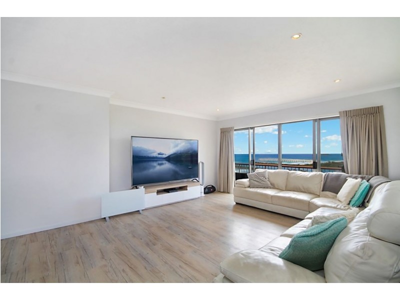 9/4 Hill Street, Rainbow Bay QLD 4225