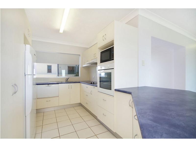 9/4 Hill Street, Rainbow Bay QLD 4225