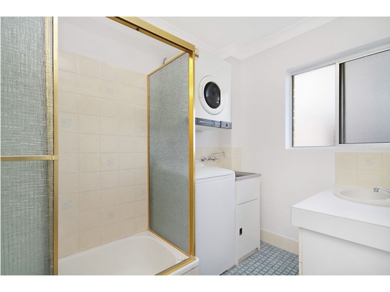 9/4 Hill Street, Rainbow Bay QLD 4225