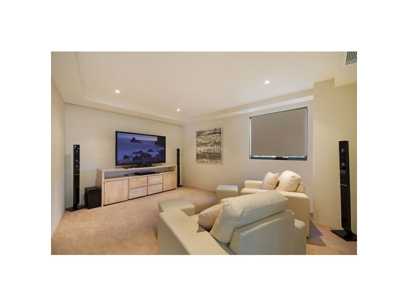 10/16-18 Eden Avenue, Rainbow Bay QLD 4225