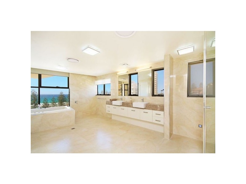 10/16-18 Eden Avenue, Rainbow Bay QLD 4225