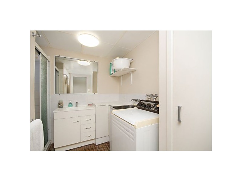 2/23 Coolangatta Rd, Kirra QLD 4225