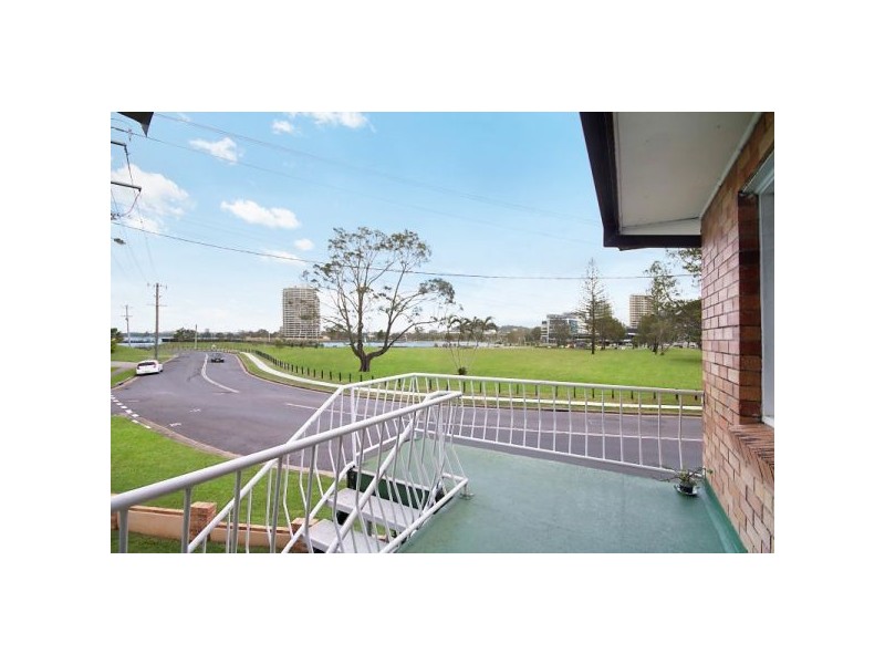 6/2 Coral Street, Rainbow Bay QLD 4225