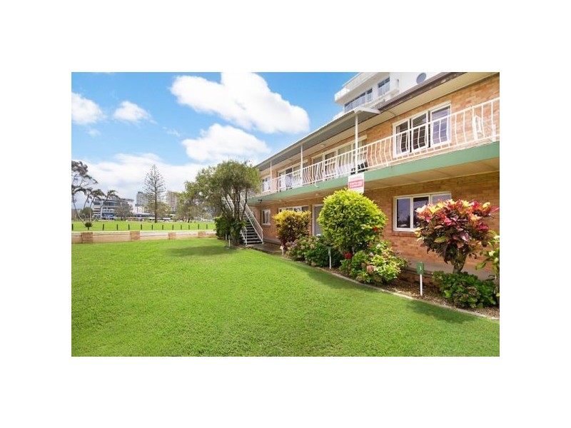 6/2 Coral Street, Rainbow Bay QLD 4225