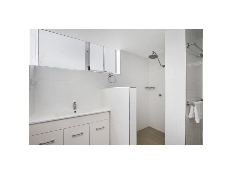 11/3-5 Ward Street, Rainbow Bay QLD 4225