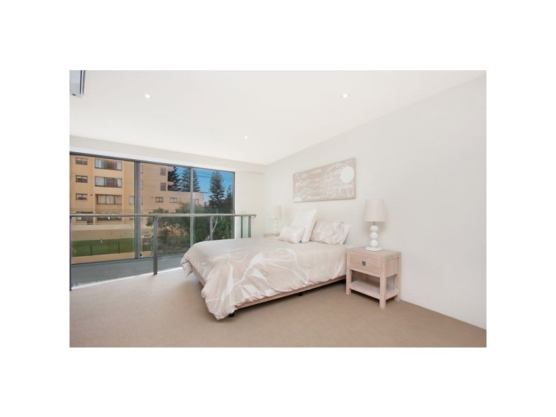 2/16-18 Eden Avenue, Rainbow Bay QLD 4225