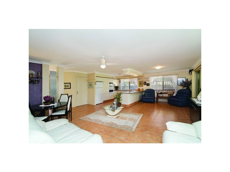 6 Narara Crescent, Banora Point NSW 2486