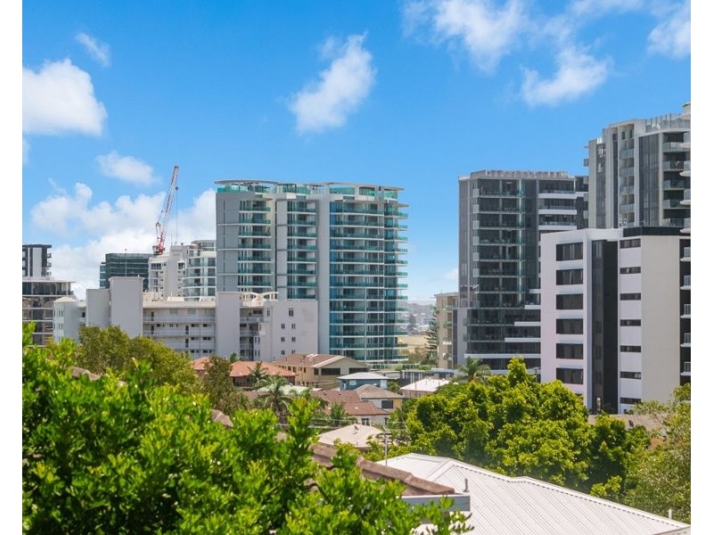 25 Rutledge Street, Coolangatta QLD 4225