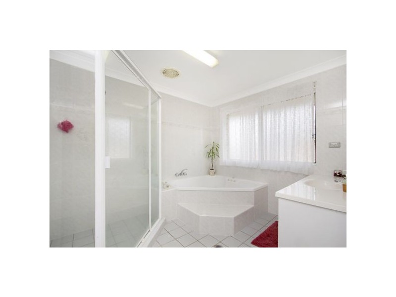 77 Glen Ayr Drive, Banora Point NSW 2486
